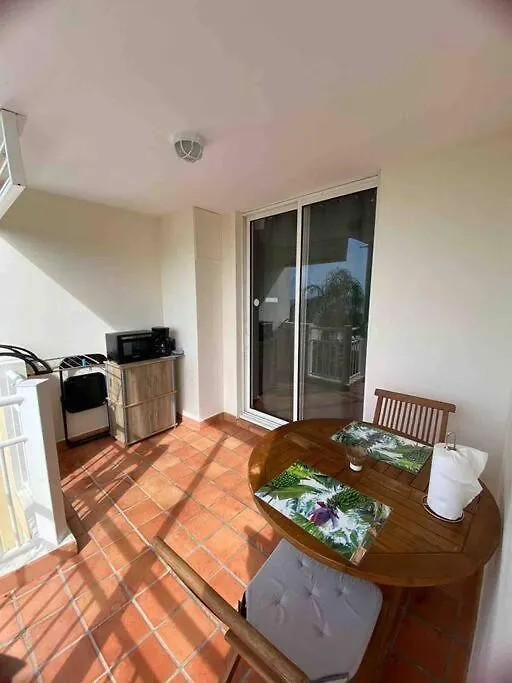 Apartment Studio Paisible Avec Piscine, Pas Loin De La Plage La Trinite